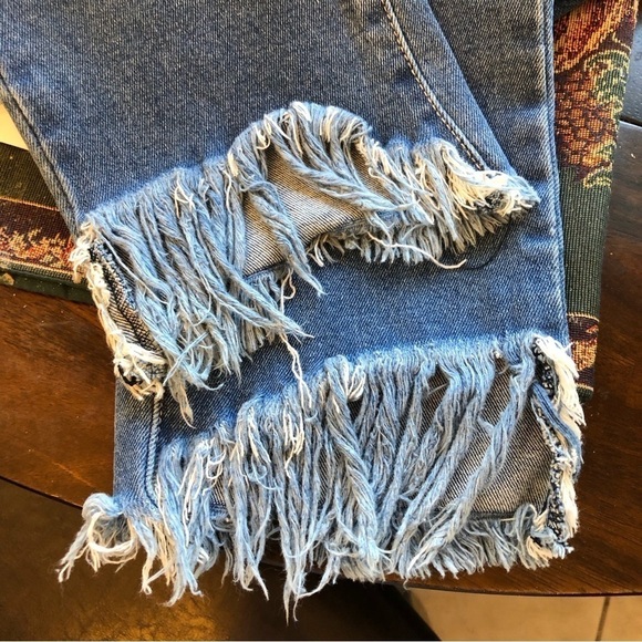 Judy Blue Size 15/32 Skinny Fit distressed frayed hem highrise medium wash jeans - Picture 11 of 13